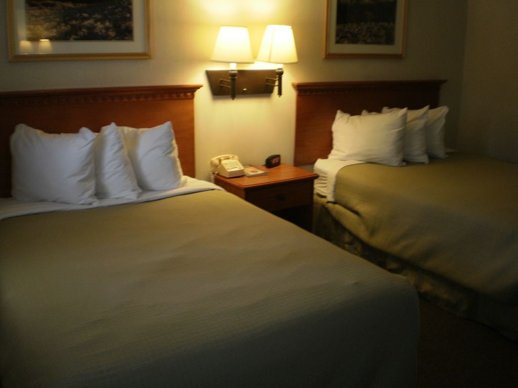 Magnuson Hotel Ely Quarto foto